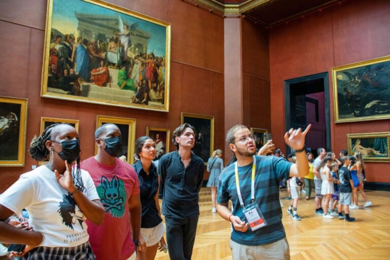 Paris: Louvre Museum Highlights Guided Tour